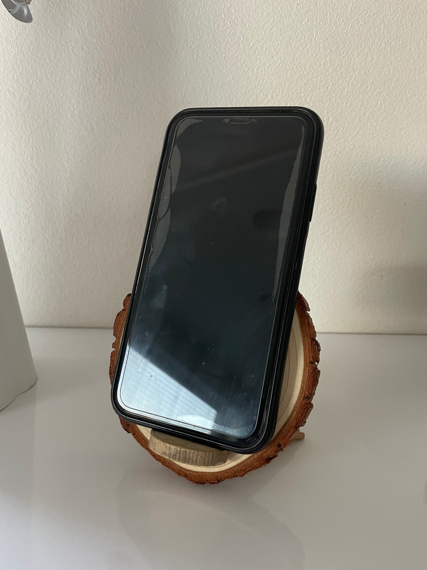Stojan na mobil z dreva